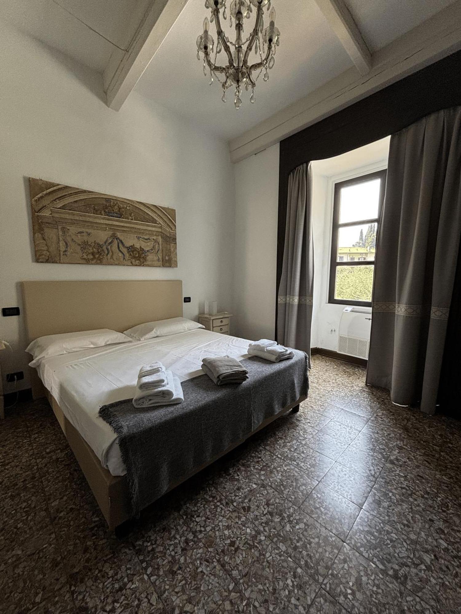 Aparthotel Castello Oldofredi Monte Isola Esterno foto