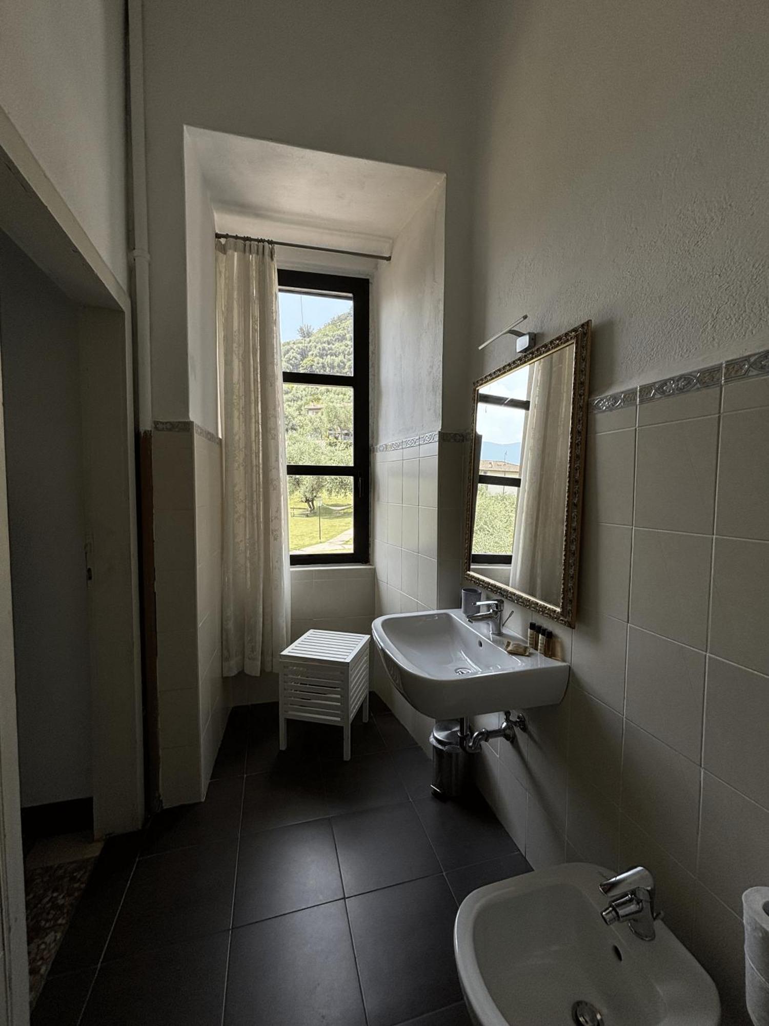 Aparthotel Castello Oldofredi Monte Isola Esterno foto