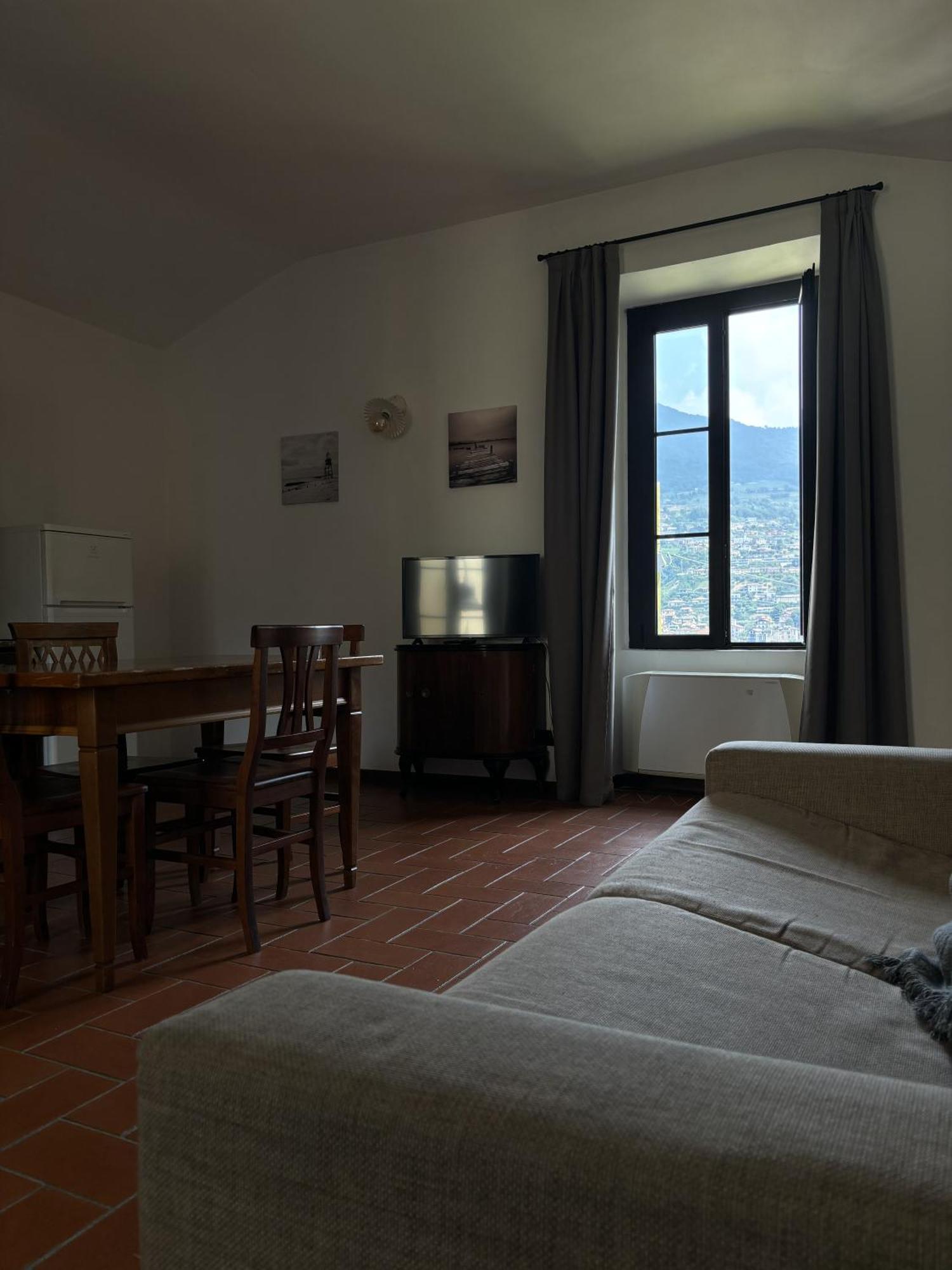 Aparthotel Castello Oldofredi Monte Isola Esterno foto