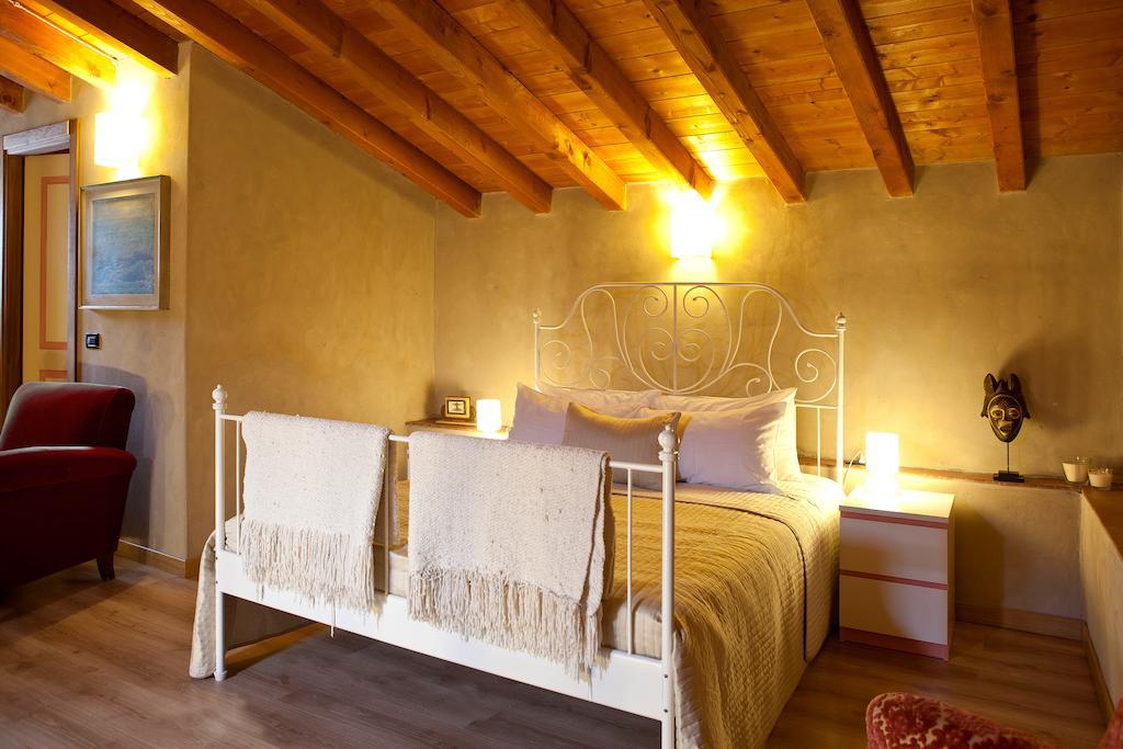 Aparthotel Castello Oldofredi Monte Isola Camera foto
