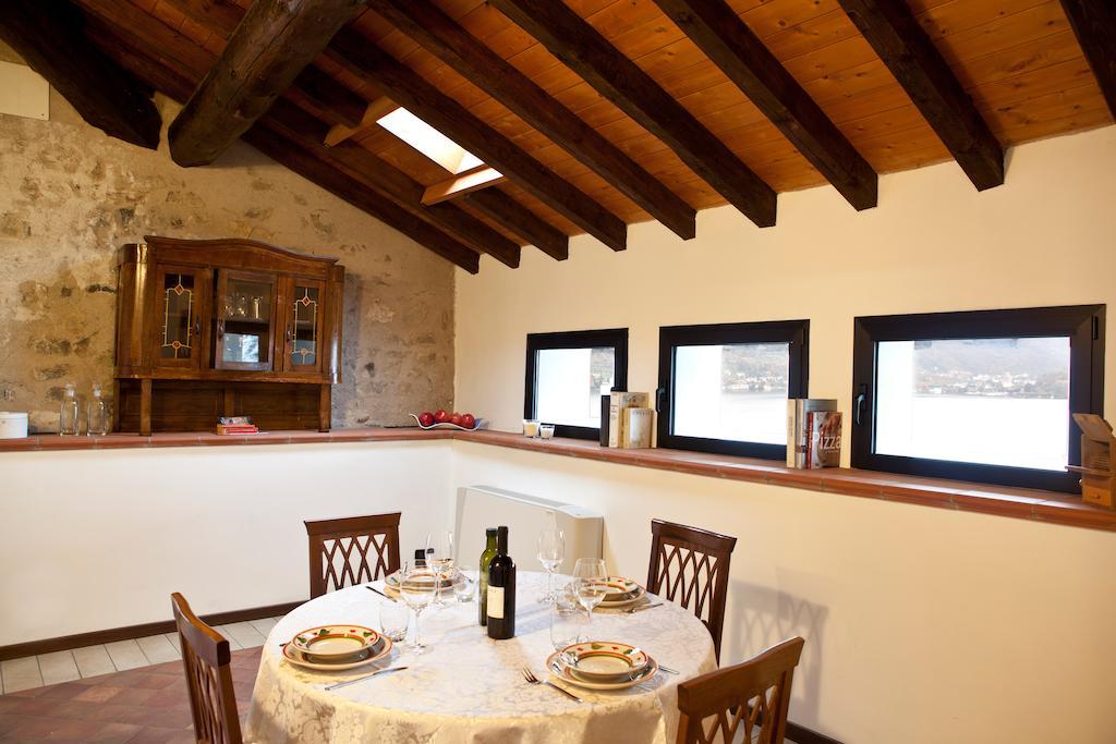 Aparthotel Castello Oldofredi Monte Isola Camera foto