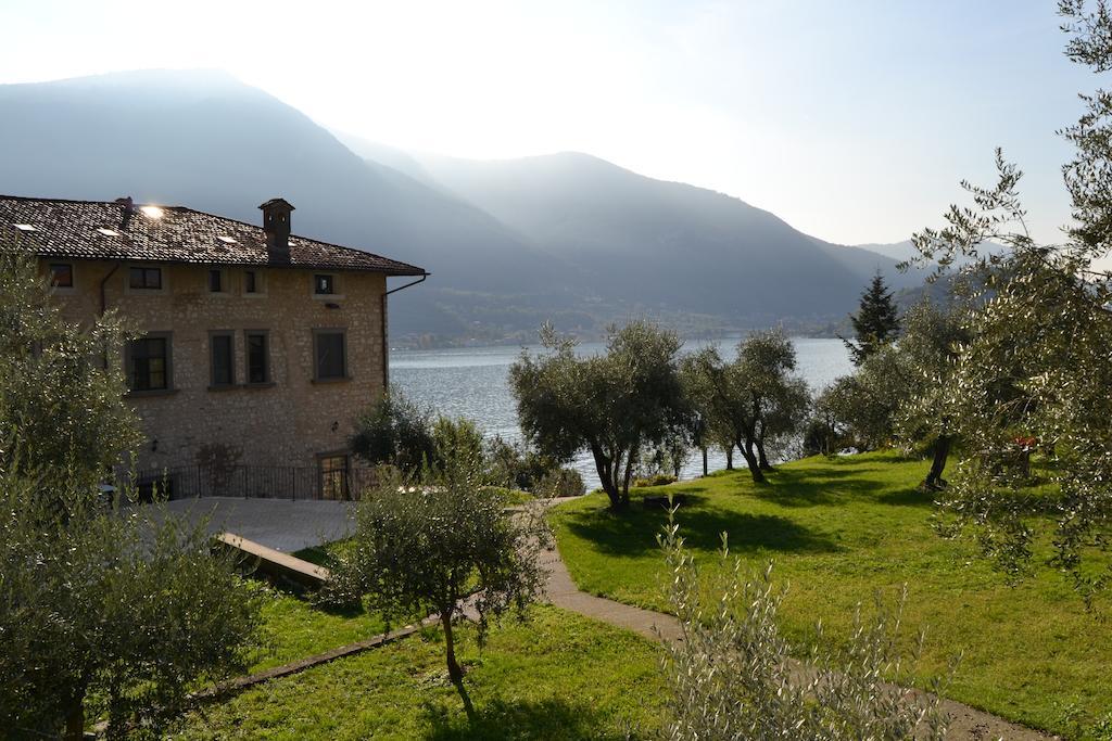 Aparthotel Castello Oldofredi Monte Isola Esterno foto