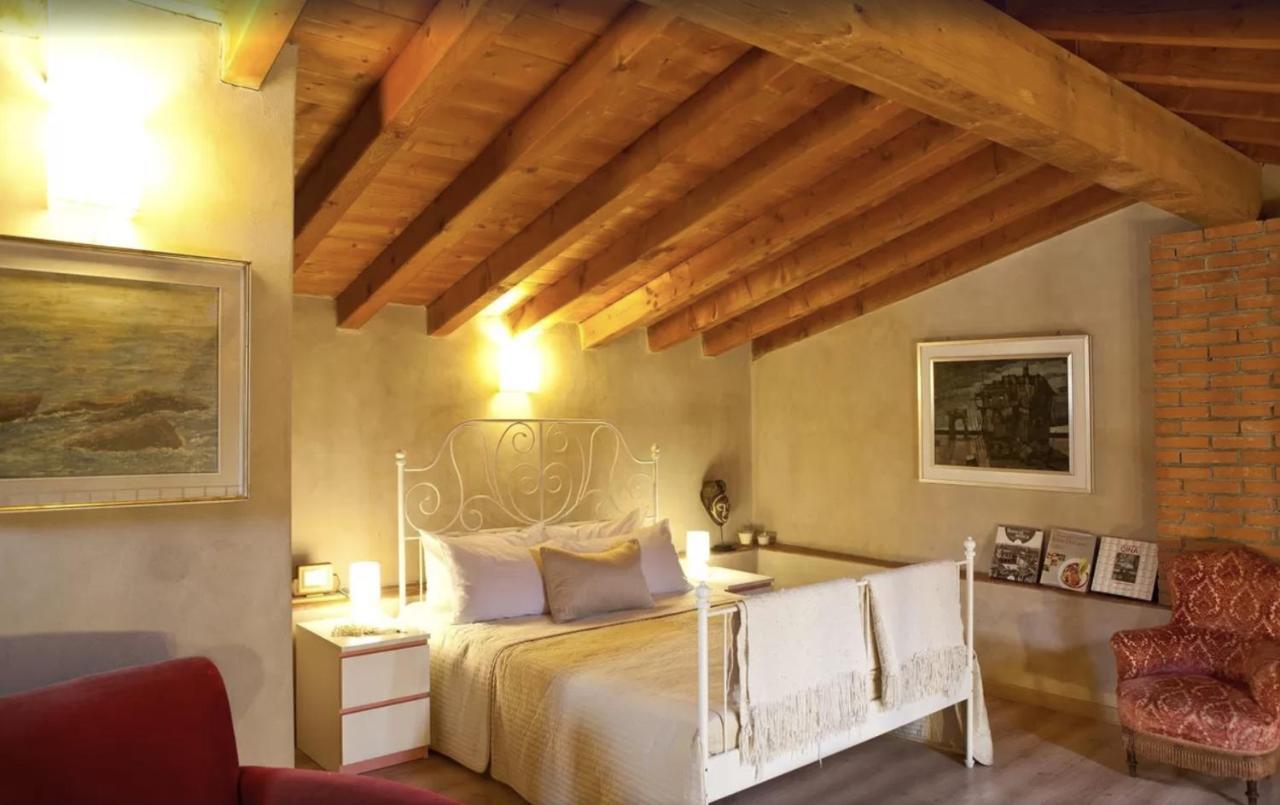 Aparthotel Castello Oldofredi Monte Isola Esterno foto